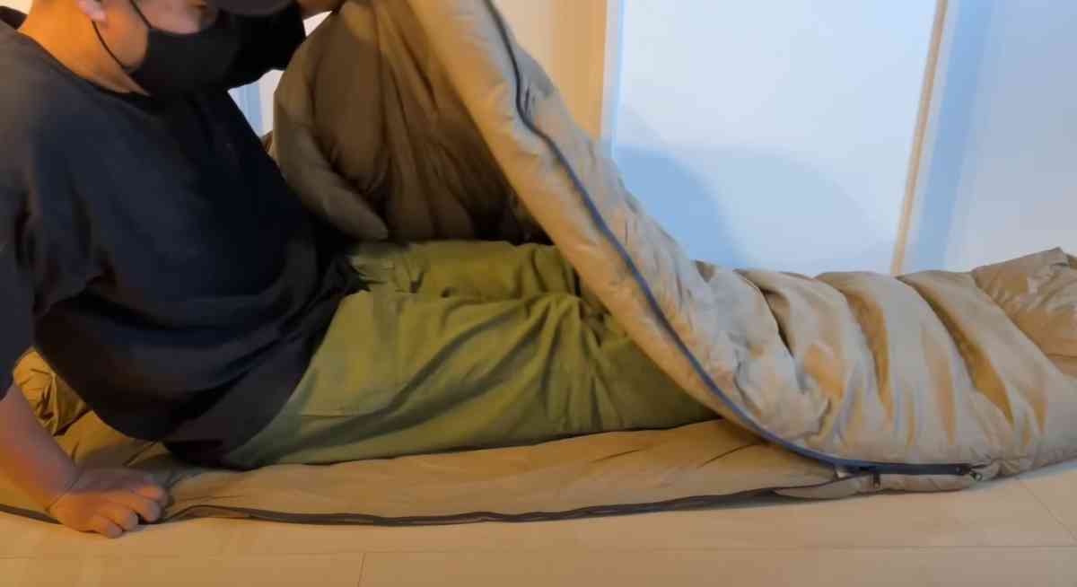 【未使用に近い】 ハイエストダウンシュラフ690 ワークマン 寝袋 ワークマン2023年秋冬新商品「ハイエストダウンシュラフ690